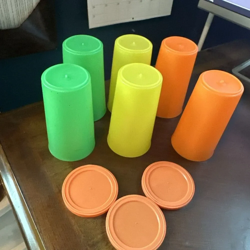VTG Set of 6 Plastic Classes Green Orange and Yellow with 3 orange Lids